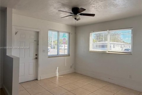 House in Miami, Florida 1 bedroom, 46.45 sq.m. № 1997542 - photo 5