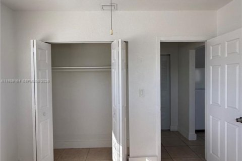 House in Miami, Florida 1 bedroom, 46.45 sq.m. № 1997542 - photo 7