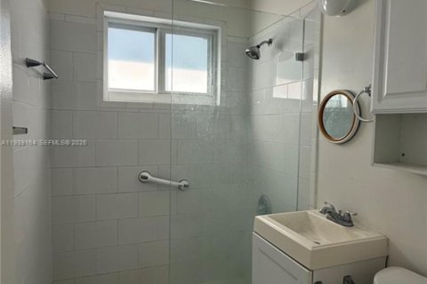 House in Miami, Florida 1 bedroom, 46.45 sq.m. № 1997542 - photo 8