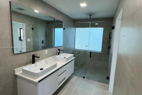 Casa en alquiler en Coral Gables, Florida, 5 dormitorios, 207.36 m2 № 1794864 - foto 6