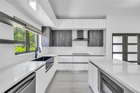 Casa en alquiler en Coral Gables, Florida, 5 dormitorios, 207.36 m2 № 1794864 - foto 20