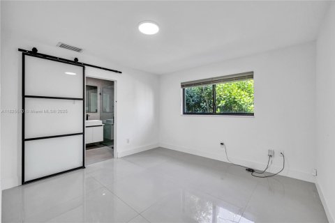 Casa en alquiler en Coral Gables, Florida, 5 dormitorios, 207.36 m2 № 1794864 - foto 27