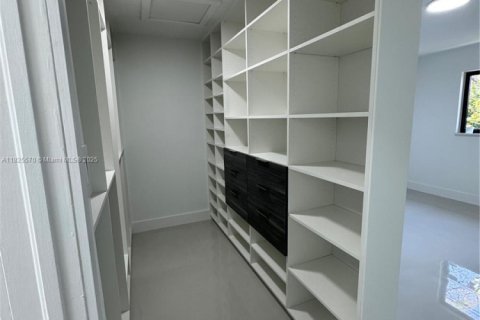 Casa en alquiler en Coral Gables, Florida, 5 dormitorios, 207.36 m2 № 1794864 - foto 13