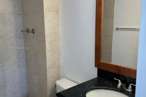 Condo in Miami, Florida, 2 bedrooms № 1963313 - photo 7