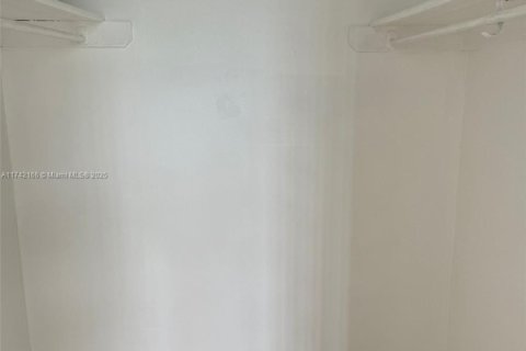 Condo in Miami, Florida, 2 bedrooms № 1963313 - photo 12