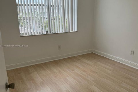 Condo in Miami, Florida, 2 bedrooms № 1963313 - photo 8