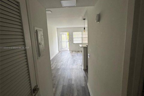 Copropriété à louer à Boca Raton, Floride: 1 chambre, 55.74 m2 № 1930399 - photo 3