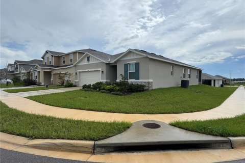 Villa ou maison à vendre à Haines City, Floride: 4 chambres, 192.77 m2 № 2411675 - photo 4