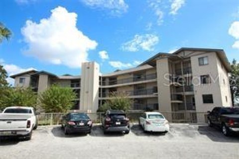 Condo in Altamonte Springs, Florida, 2 bedrooms  № 2221327 - photo 10