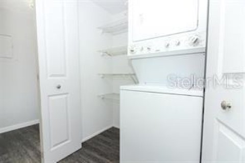 Condo in Altamonte Springs, Florida, 2 bedrooms  № 2221327 - photo 11