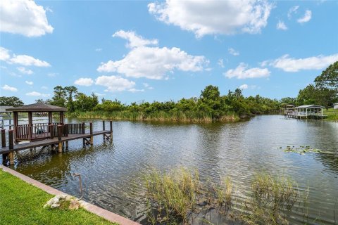 Villa ou maison à louer à Fruitland Park, Floride: 2 chambres, 153.29 m2 № 2150952 - photo 4