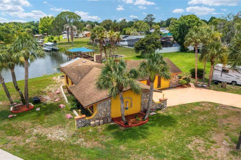 Villa ou maison à Fruitland Park, Floride 2 chambres, 153.29 m2 № 2150952