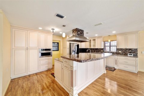 Villa ou maison à louer à Fruitland Park, Floride: 2 chambres, 153.29 m2 № 2150952 - photo 13