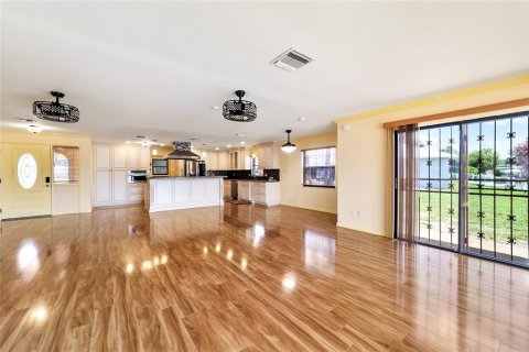 Villa ou maison à louer à Fruitland Park, Floride: 2 chambres, 153.29 m2 № 2150952 - photo 28