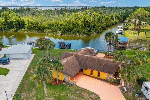 Villa ou maison à louer à Fruitland Park, Floride: 2 chambres, 153.29 m2 № 2150952 - photo 6