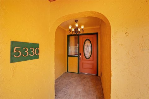 Villa ou maison à louer à Fruitland Park, Floride: 2 chambres, 153.29 m2 № 2150952 - photo 9