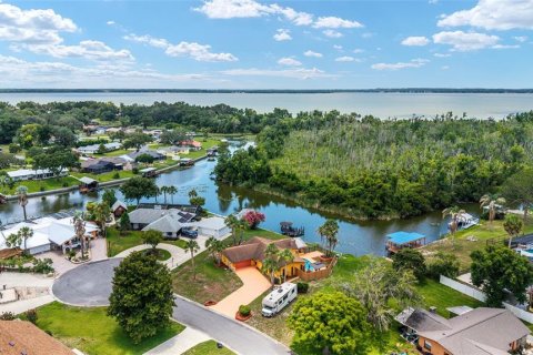 Villa ou maison à louer à Fruitland Park, Floride: 2 chambres, 153.29 m2 № 2150952 - photo 3