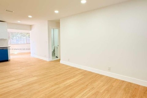 House in Lauderhill, Florida 3 bedrooms, 98.94 sq.m. № 1952625 - photo 23