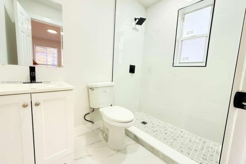 House in Lauderhill, Florida 3 bedrooms, 98.94 sq.m. № 1952625 - photo 11