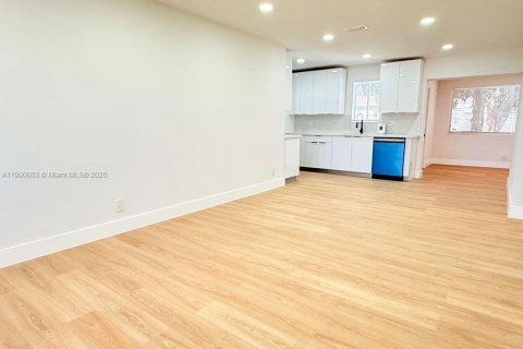 House in Lauderhill, Florida 3 bedrooms, 98.94 sq.m. № 1952625 - photo 21