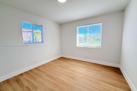 House in Lauderhill, Florida 3 bedrooms, 98.94 sq.m. № 1952625 - photo 17