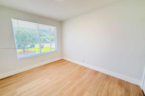 House in Lauderhill, Florida 3 bedrooms, 98.94 sq.m. № 1952625 - photo 16