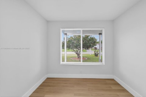 House in Lauderhill, Florida 3 bedrooms, 98.94 sq.m. № 1952625 - photo 26