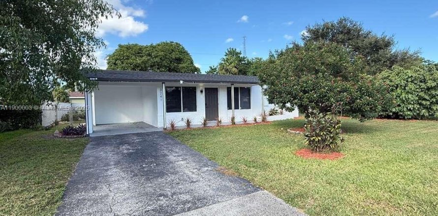 House in Lauderhill, Florida 3 bedrooms, 98.94 sq.m. № 1952625