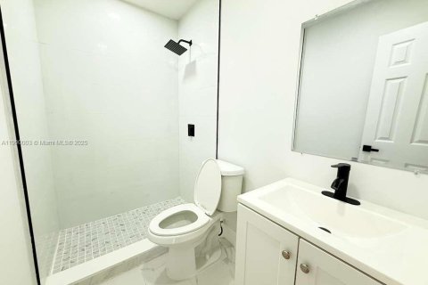 House in Lauderhill, Florida 3 bedrooms, 98.94 sq.m. № 1952625 - photo 7