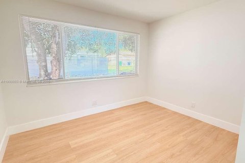 House in Lauderhill, Florida 3 bedrooms, 98.94 sq.m. № 1952625 - photo 19