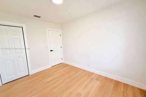 House in Lauderhill, Florida 3 bedrooms, 98.94 sq.m. № 1952625 - photo 15