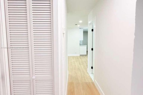 House in Lauderhill, Florida 3 bedrooms, 98.94 sq.m. № 1952625 - photo 13