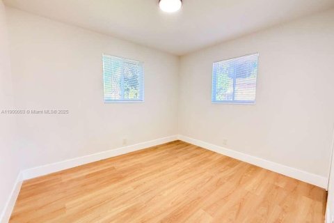House in Lauderhill, Florida 3 bedrooms, 98.94 sq.m. № 1952625 - photo 14