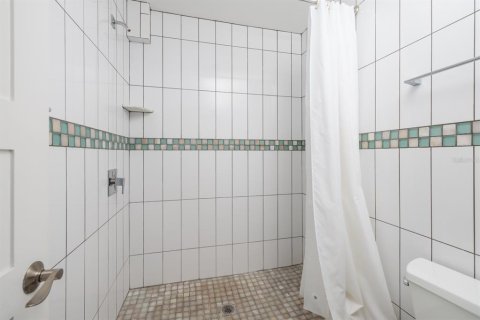 House in Saint Petersburg, Florida 3 bedrooms, 190.45 sq.m. № 1755202 - photo 19