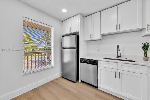 Copropriété à vendre à Tamarac, Floride: 2 chambres, 81.75 m2 № 1980662 - photo 3