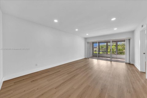 Copropriété à vendre à Tamarac, Floride: 2 chambres, 81.75 m2 № 1980662 - photo 13