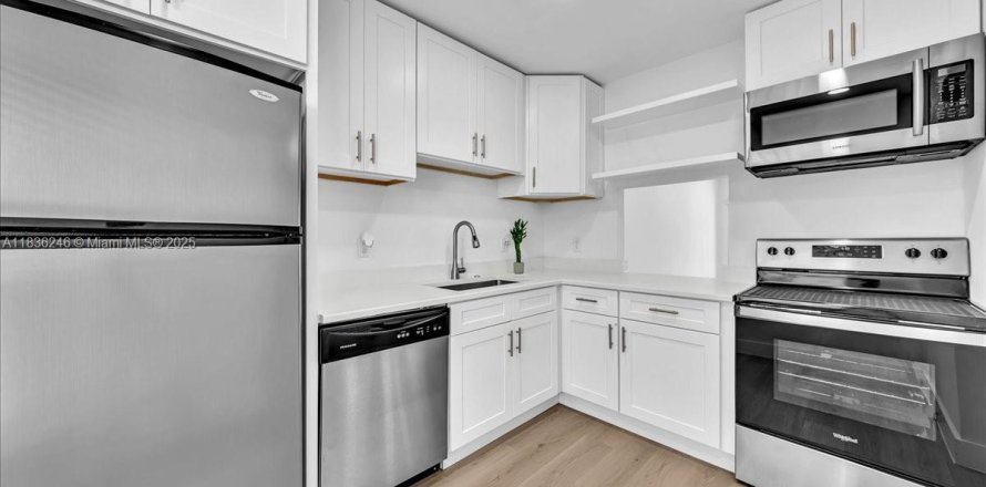 Condo à Tamarac, Floride, 2 chambres  № 1980662