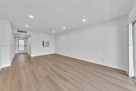 Copropriété à vendre à Tamarac, Floride: 2 chambres, 81.75 m2 № 1980662 - photo 8