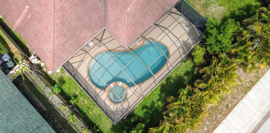 Casa en Wellington, Florida 5 dormitorios, 188.03 m2 № 1207476