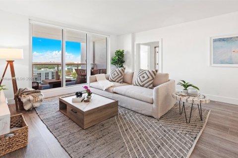 Condo in Miami Beach, Florida, 3 bedrooms  № 2022960 - photo 11