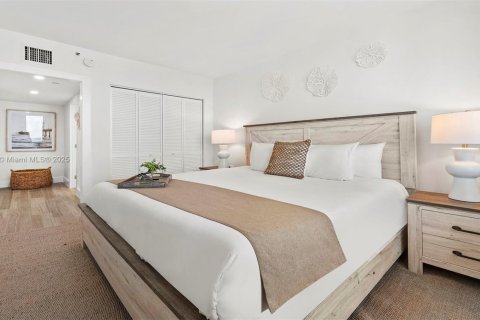 Condo in Miami Beach, Florida, 3 bedrooms  № 2022960 - photo 27