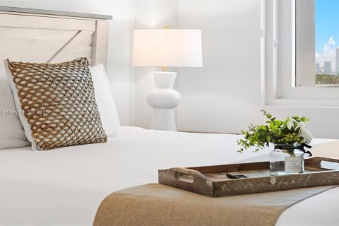 Condo in Miami Beach, Florida, 3 bedrooms  № 2022960 - photo 25