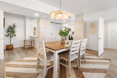 Condo in Miami Beach, Florida, 3 bedrooms  № 2022960 - photo 6