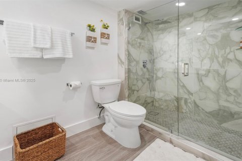 Condo in Miami Beach, Florida, 3 bedrooms  № 2022960 - photo 28