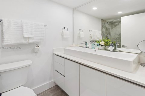 Condo in Miami Beach, Florida, 3 bedrooms  № 2022960 - photo 22