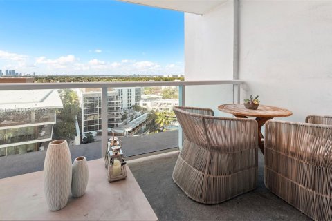 Condo in Miami Beach, Florida, 3 bedrooms  № 2022960 - photo 2