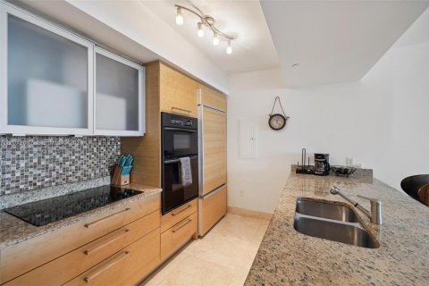 Condominio en alquiler en Hallandale Beach, Florida, 2 dormitorios, 161 m2 № 2339881 - foto 14