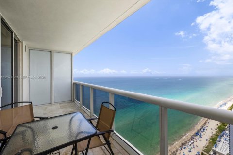 Condominio en alquiler en Hallandale Beach, Florida, 2 dormitorios, 161 m2 № 2339881 - foto 27