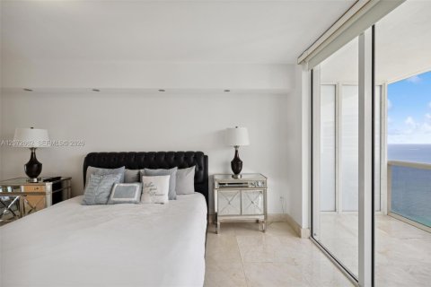Condominio en alquiler en Hallandale Beach, Florida, 2 dormitorios, 161 m2 № 2339881 - foto 17