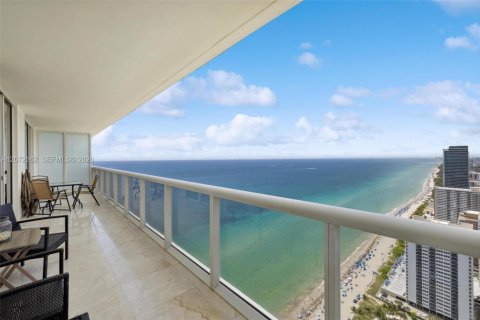 Condo à Hallandale Beach, Floride, 2 chambres  № 2339881